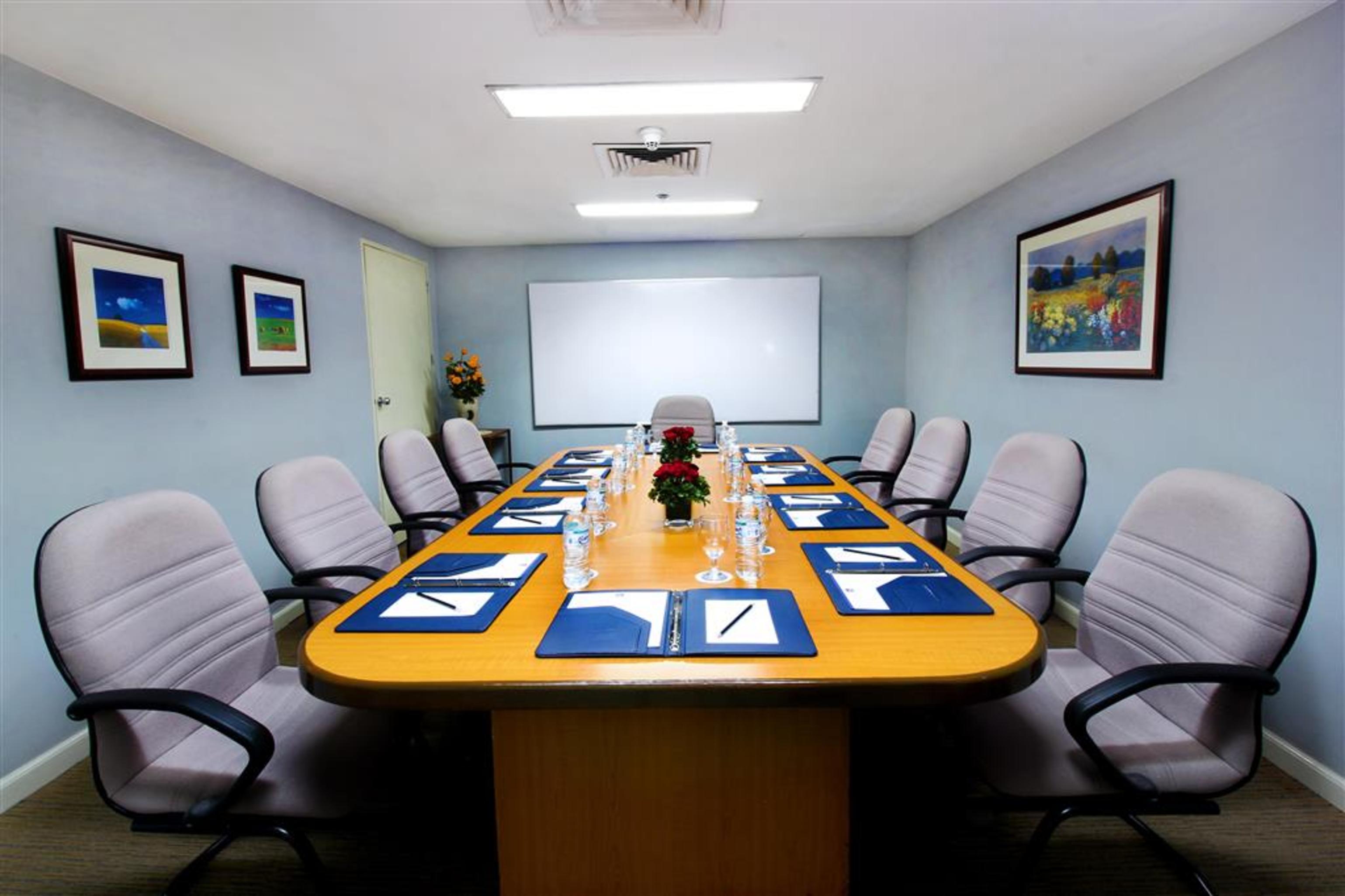 Oxford Suites Makati San Pedro Makati Eksteriør billede