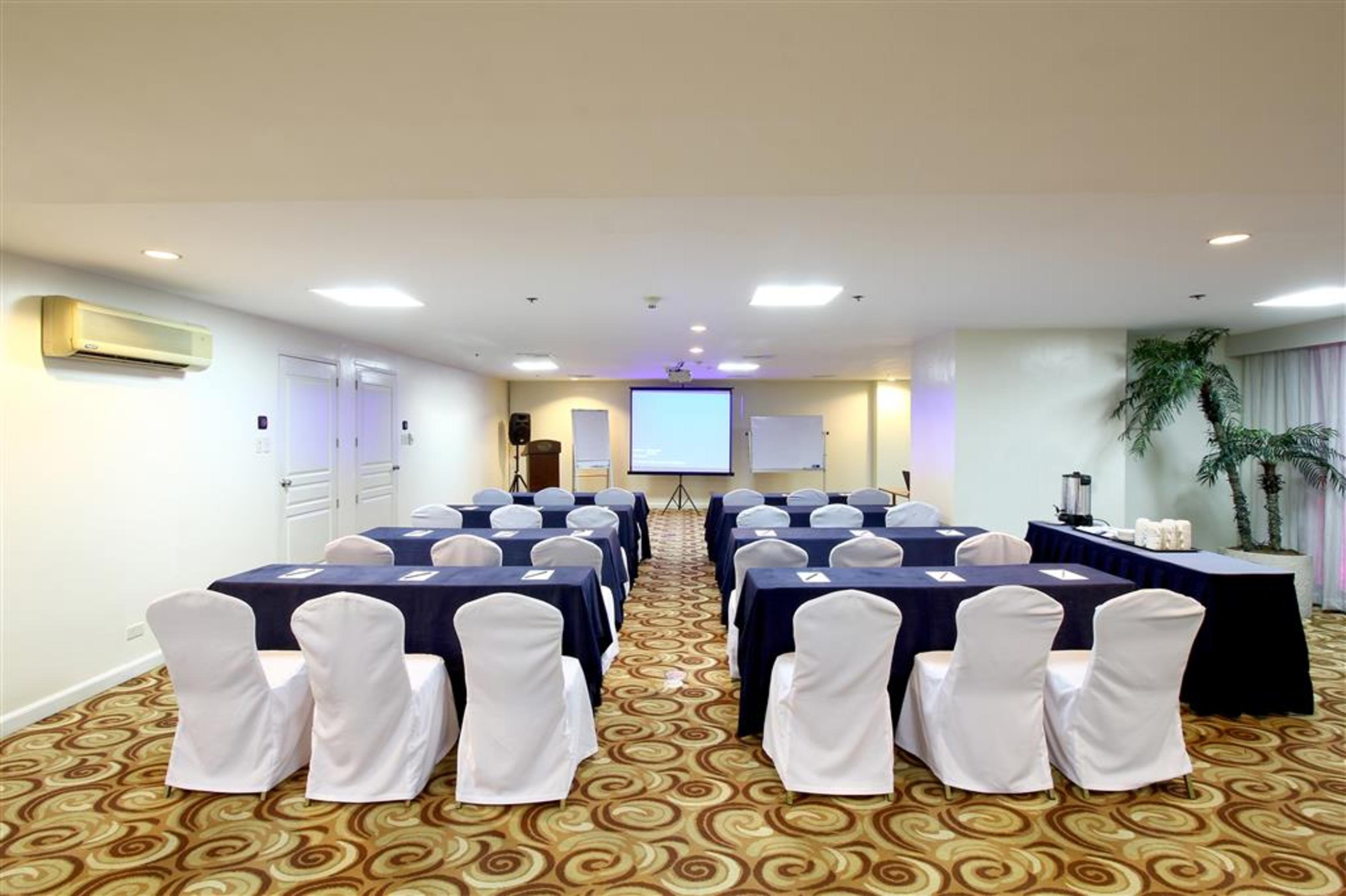 Oxford Suites Makati San Pedro Makati Eksteriør billede