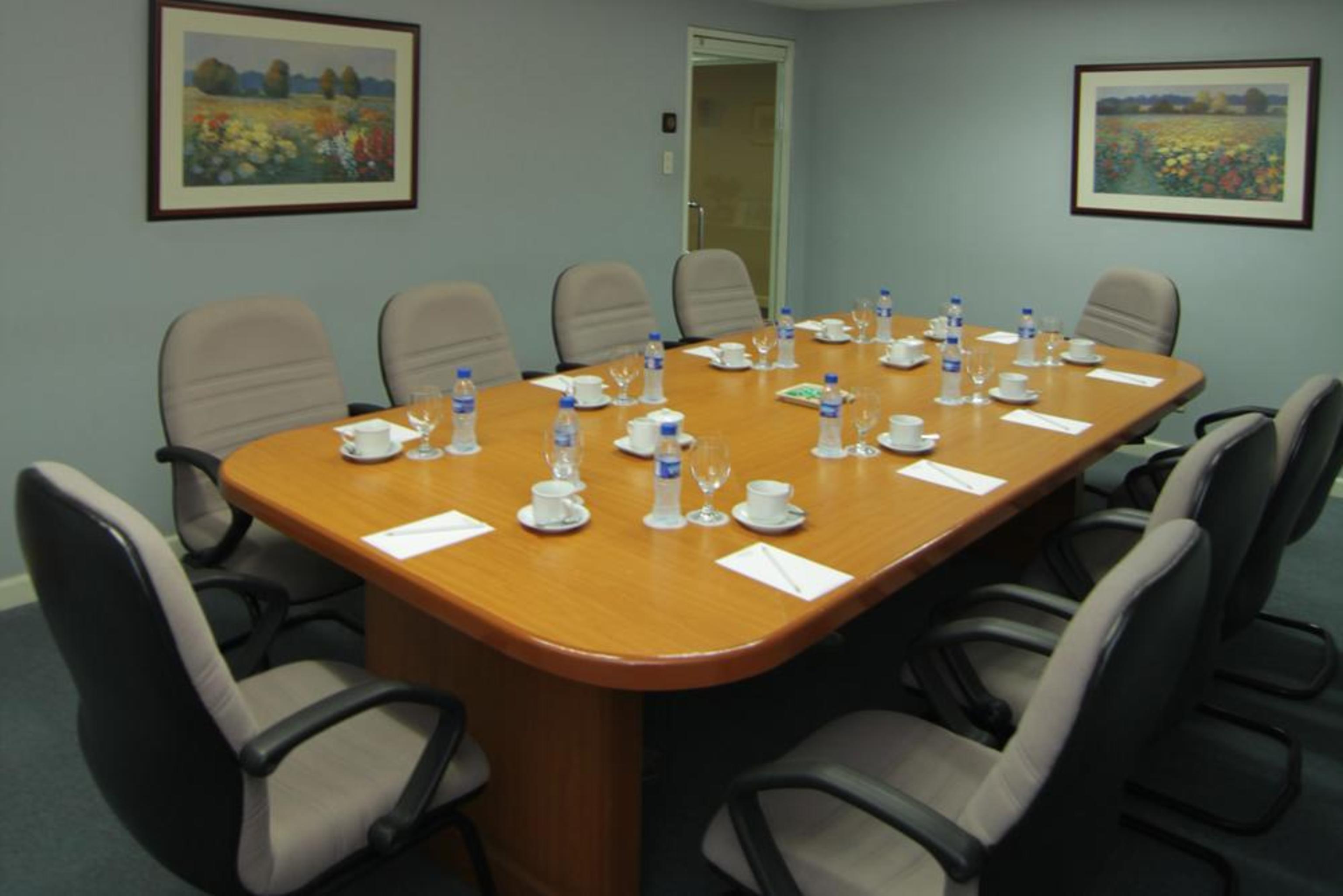 Oxford Suites Makati San Pedro Makati Eksteriør billede