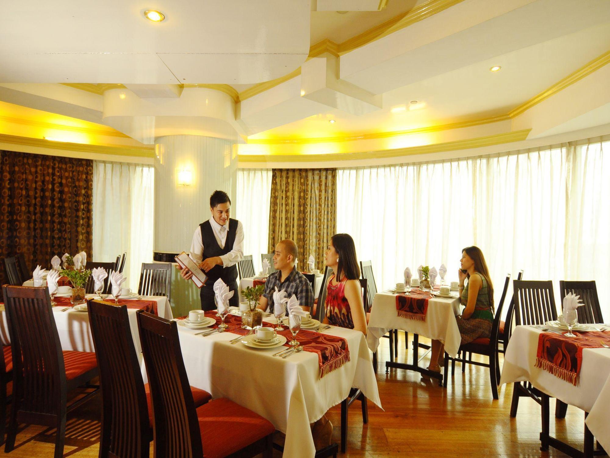 Oxford Suites Makati San Pedro Makati Eksteriør billede