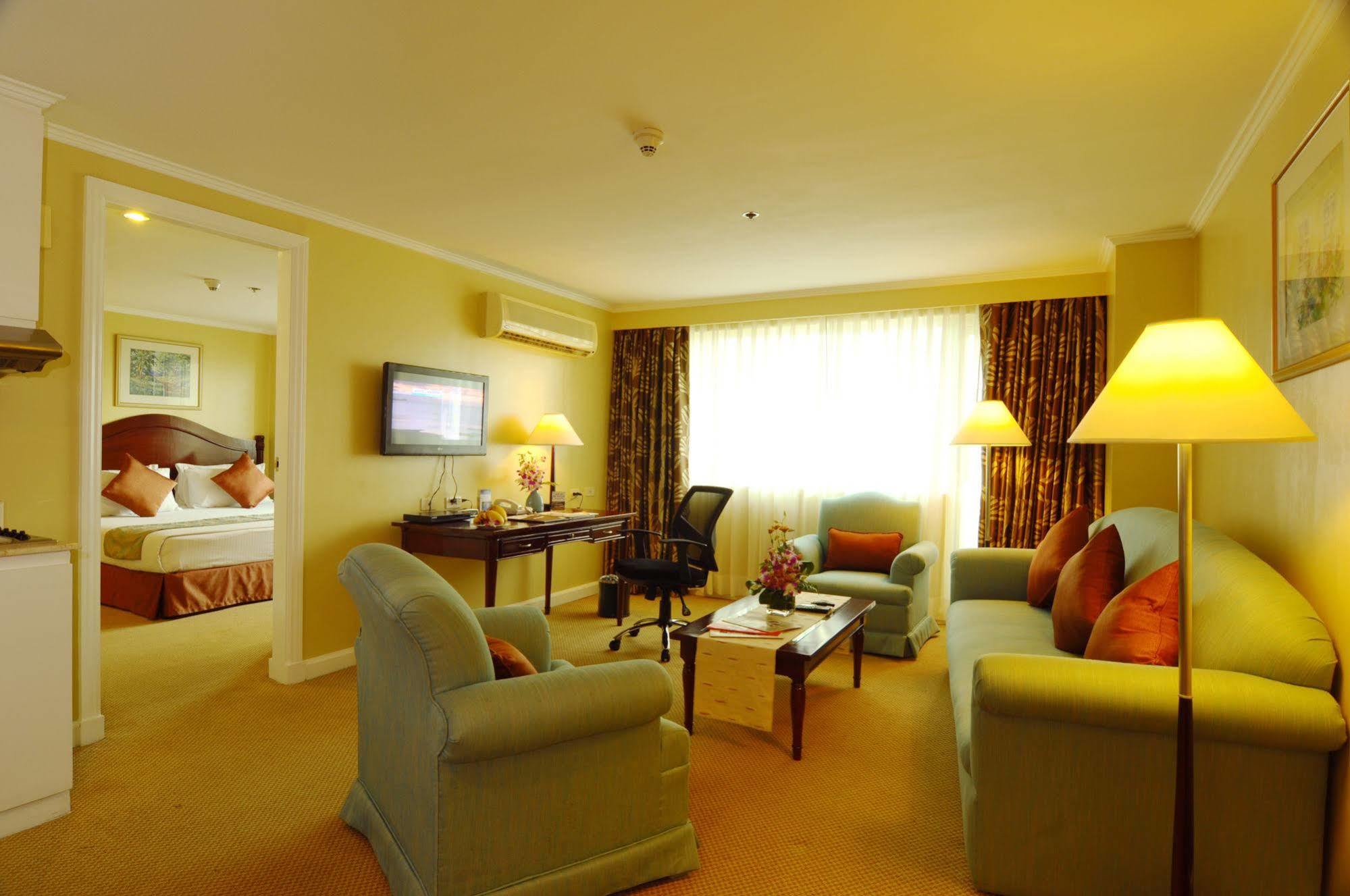 Oxford Suites Makati San Pedro Makati Eksteriør billede