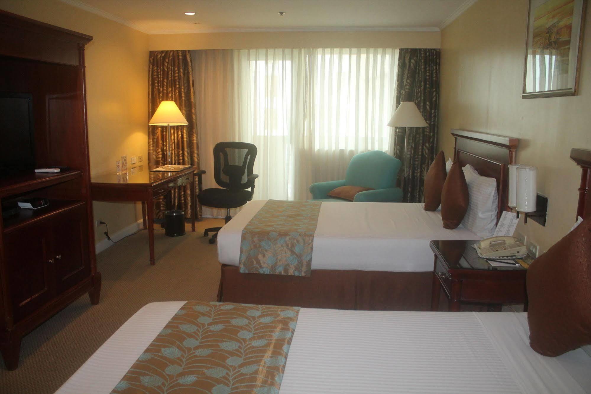 Oxford Suites Makati San Pedro Makati Eksteriør billede