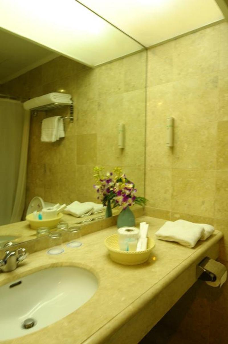 Oxford Suites Makati San Pedro Makati Eksteriør billede