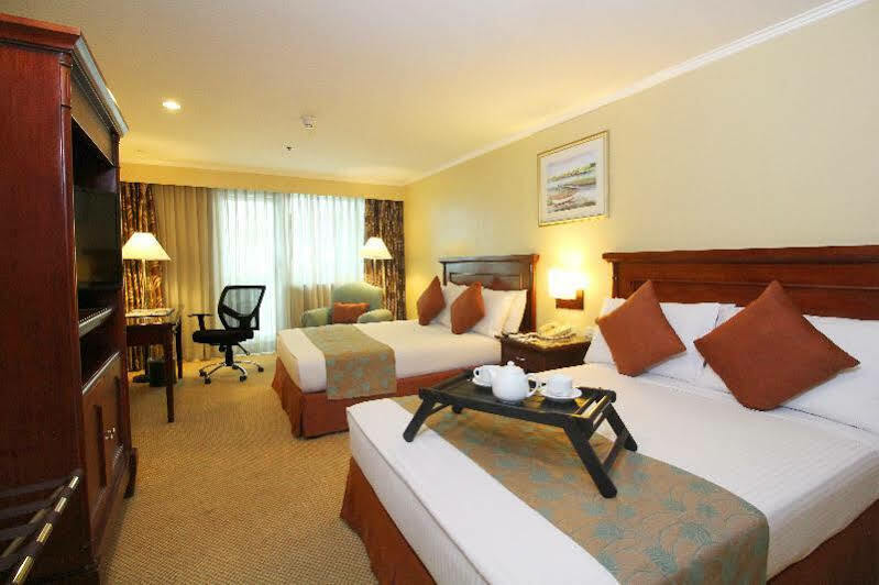 Oxford Suites Makati San Pedro Makati Eksteriør billede