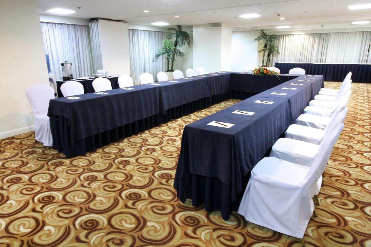 Oxford Suites Makati San Pedro Makati Eksteriør billede